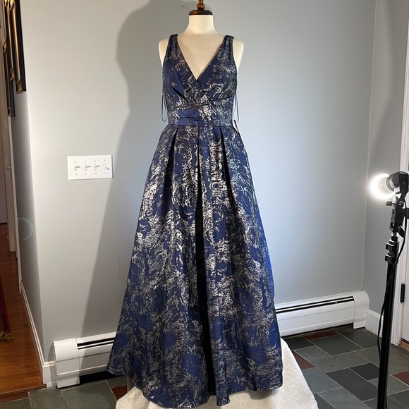 Carmen Marc Valvo Infusion Gown Sz 10 - Picture 13 of 15